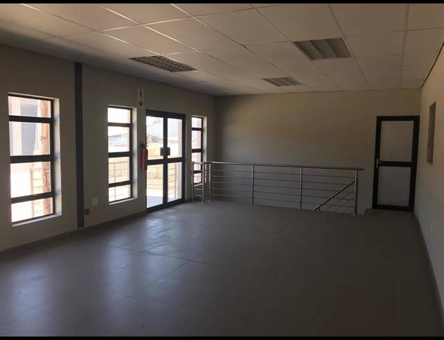 350M² WAREHOUSE TO LET IN CLEVELAND